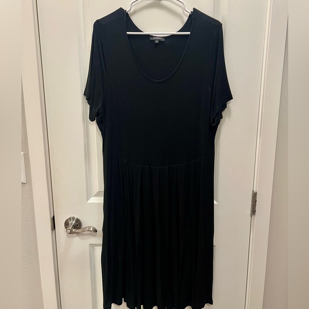 Tralilbee - Black short Sleeve Midi dress